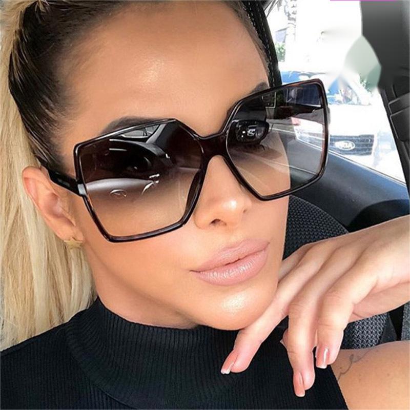 Lunettes de Soleil Noires Carrées Miroir Femme - vue 3