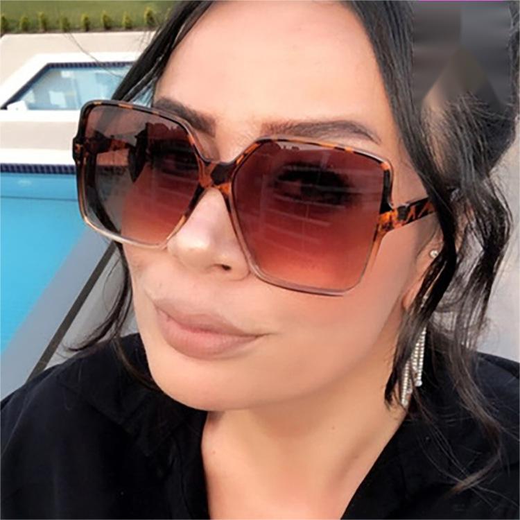 Lunettes de Soleil Noires Carrées Miroir Femme - vue 2