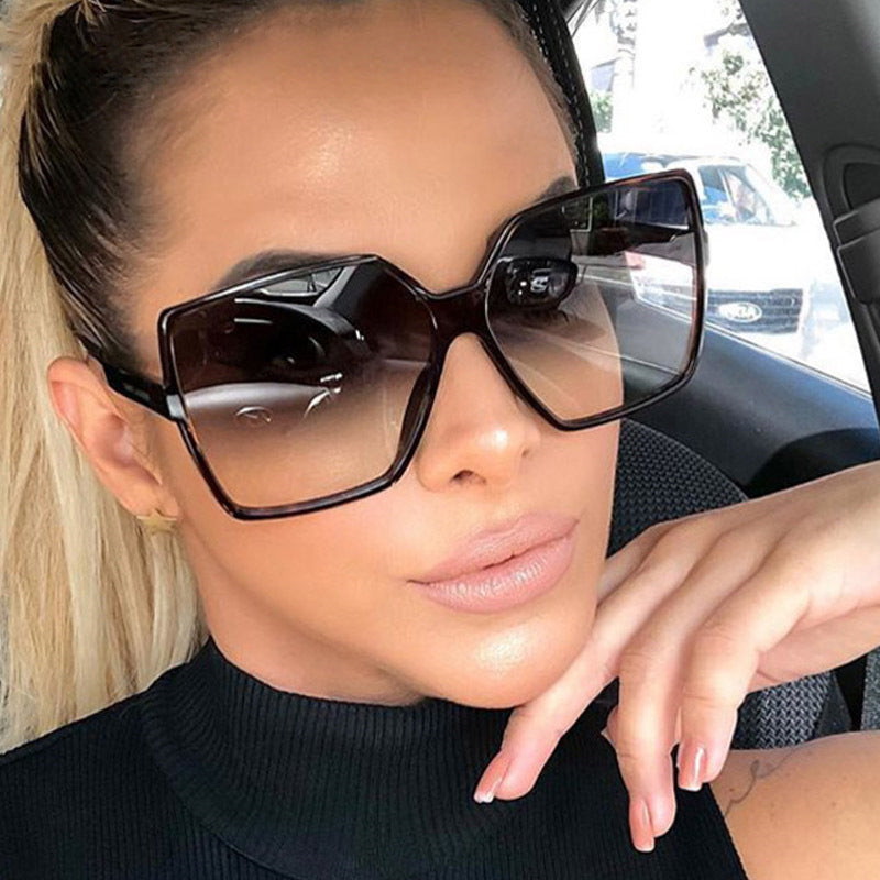 Lunettes de Soleil Noires Carr\u00e9es D\u00e9grad\u00e9es Femme